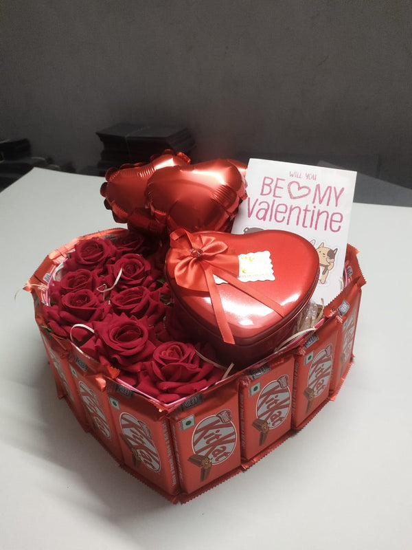 Valentine's Day Chocolate and Rose Heart Hamper